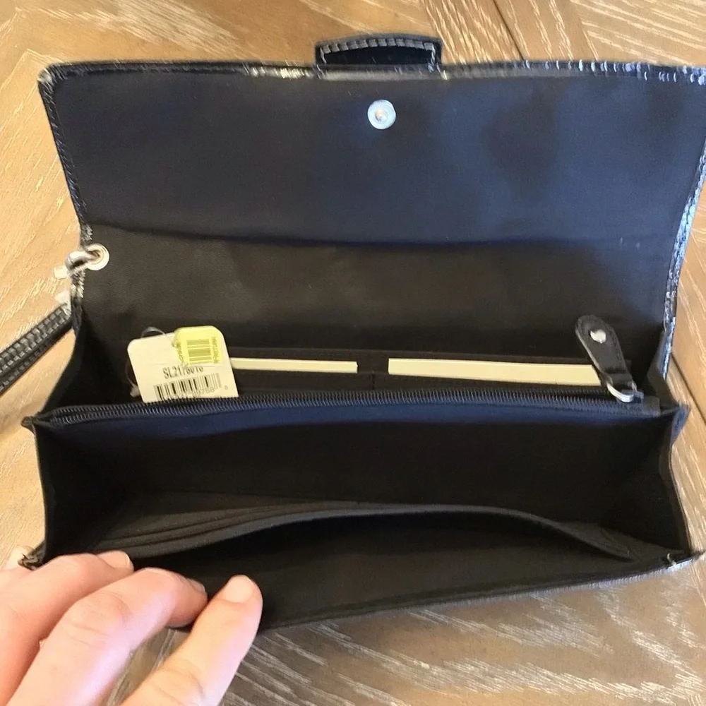 Fossil Womens Black Leather Buckle Front Clutch Wristlet Fold Over Wallet